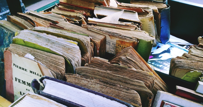 antiquaire-VENCE-min_wood-old-book-art-books-flea-market-scrap-499496-pxhere.com